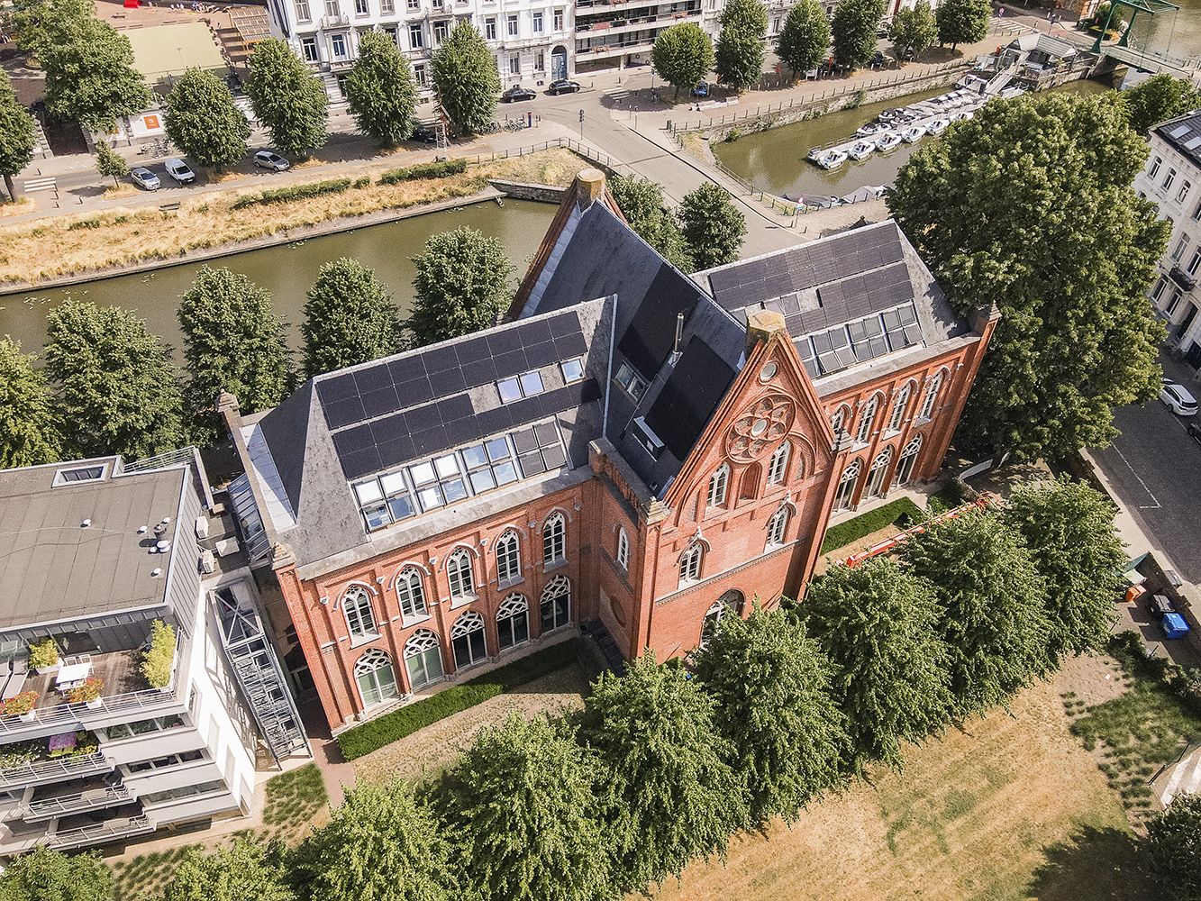 Zonne-energie voor jouw bedrijf, een besparing die je winst verhoogt.